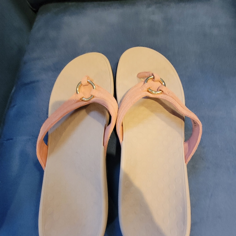 Vionic Thong sandals